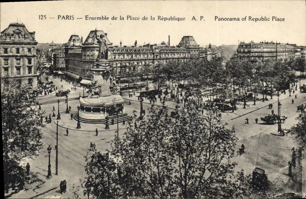 PARIS — Conjunto da Place de la République — A.P. Panorama da Place da República - Frente