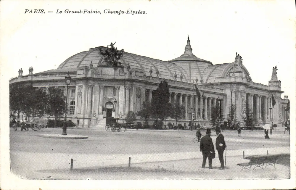 PARIS — O Grand Palais, Champs-Élysées — editor não visível - Frente