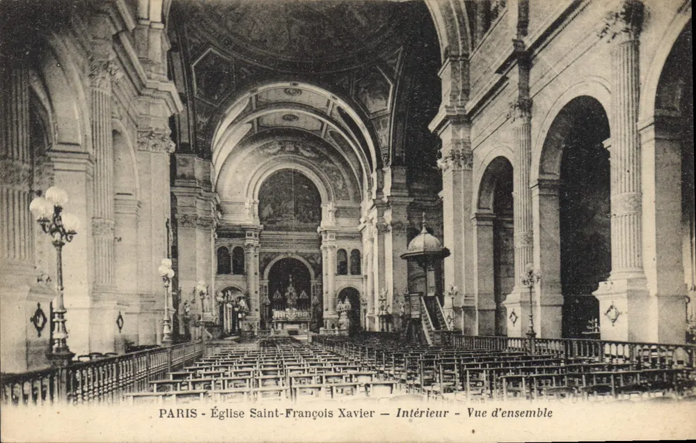 Paris - Kirche Saint-François Xavier - Innenraum - Gesamtansicht - Vorderseite