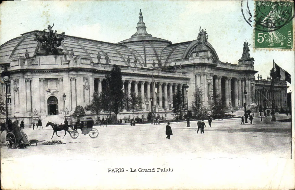 PARIS - O Grand Palais — vista do edifício com carruagem e pedestres — editor não visível, n° de série não legível - Frente