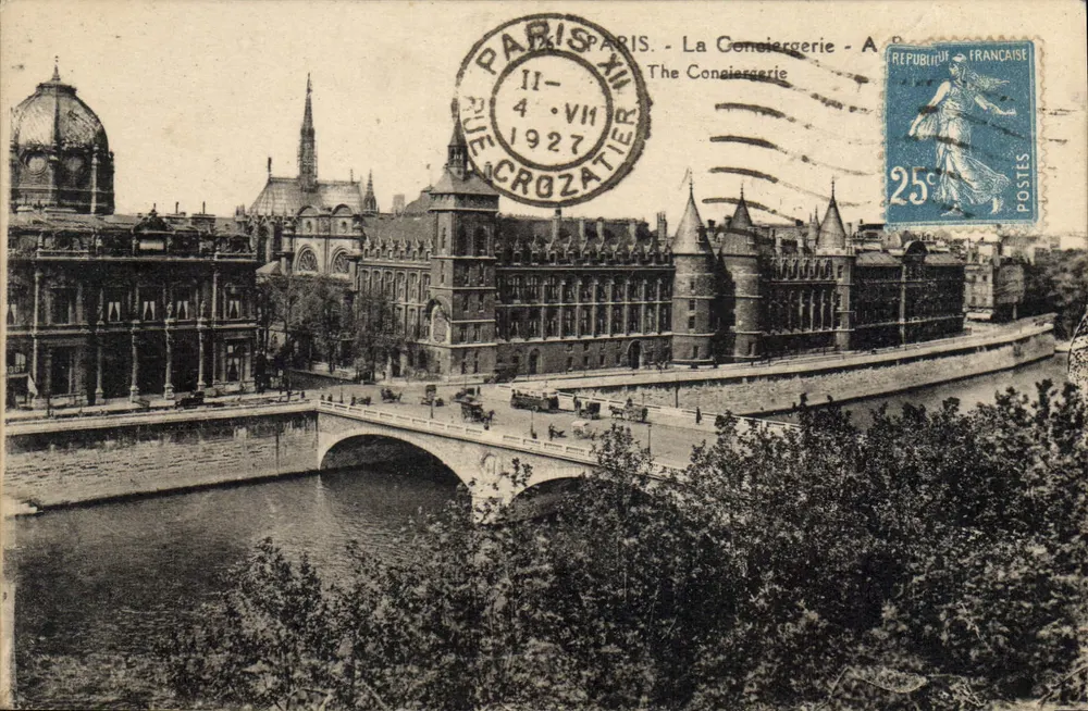Paris - A Conciergerie — vista do ponte e do rio — editor A. P. Crozatier - Frente