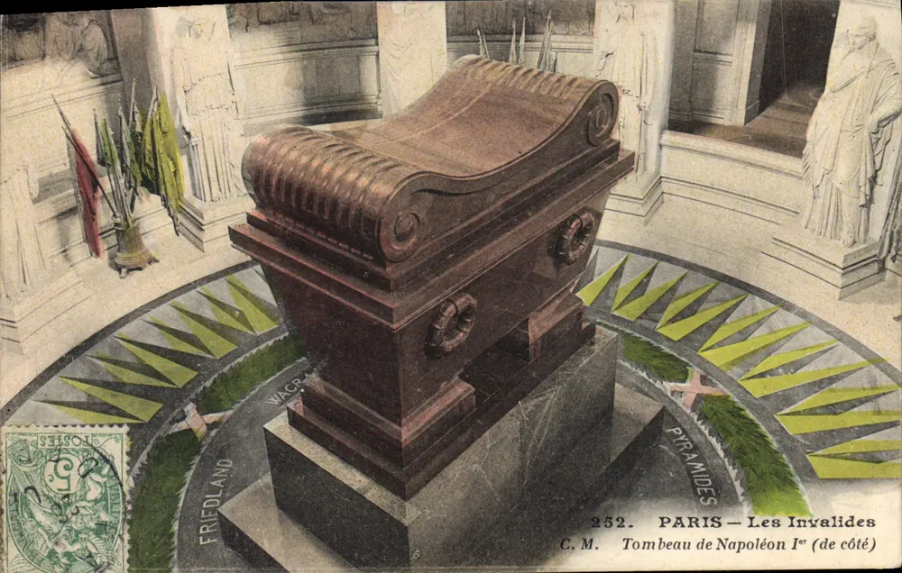 PARIS — Les Invalides — Grabmal von Napoleon I (Seitenansicht) - Vorderseite