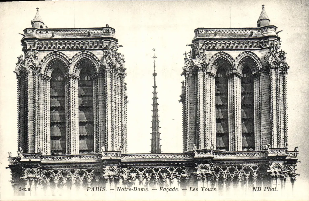 Paris — Notre-Dame — Fachada — As Torres — ND Phot. - Frente