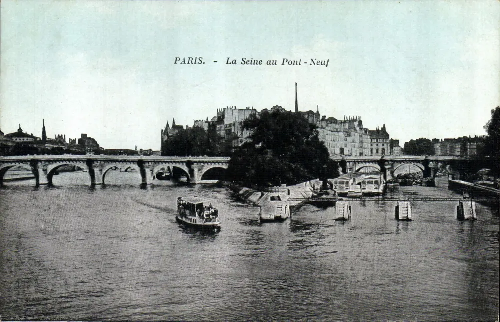 Paris - Die Seine am Pont-Neuf — Blick auf die Seine mit dem Pont-Neuf und Booten - Vorderseite