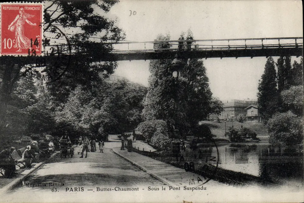 PARIS — Buttes-Chaumont — Unter der Hängebrücke — Magasins Bénin - Vorderseite