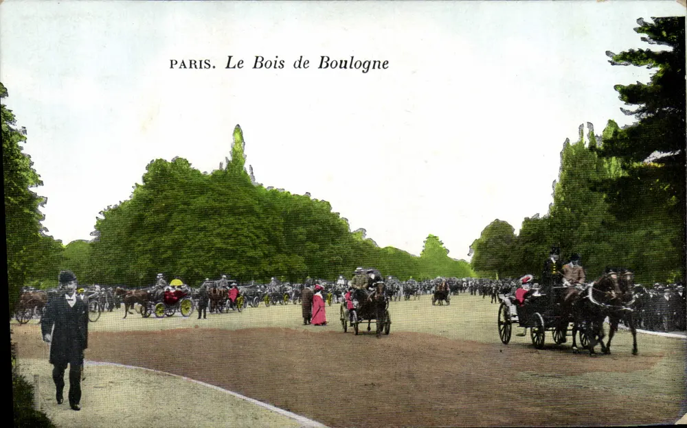 Paris. O Bois de Boulogne — visão animada com carruagens — editor não visível - Frente