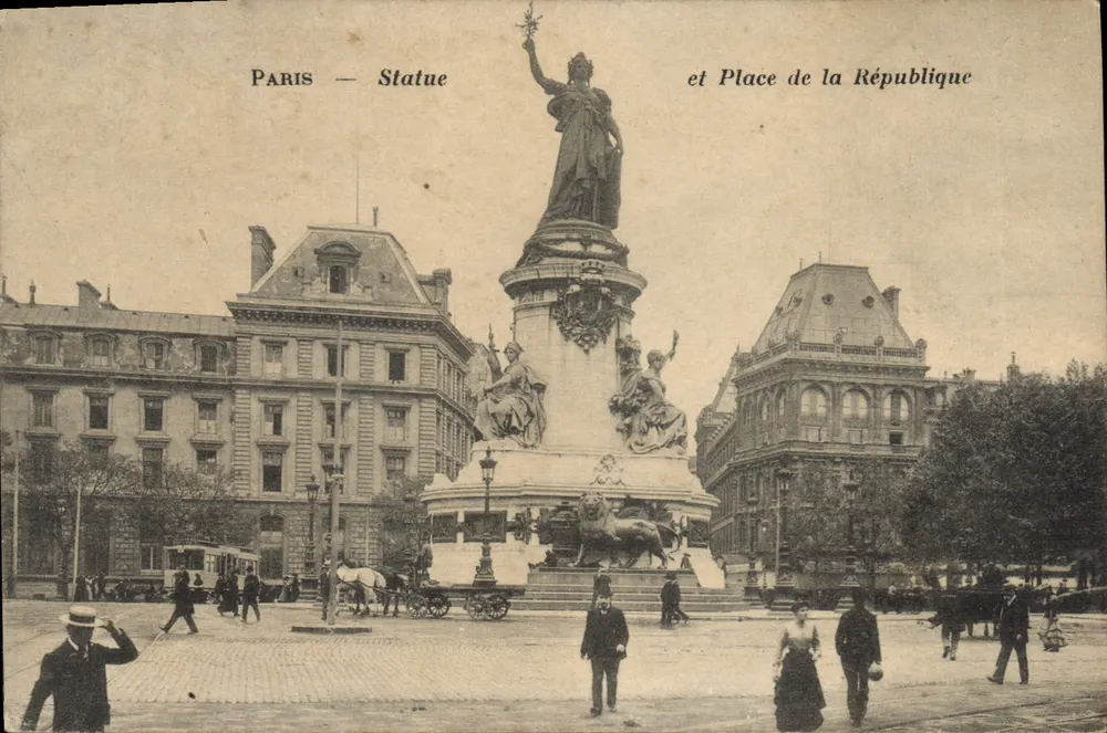 Paris — Estátua e Praça da República — Editor não visível - Frente