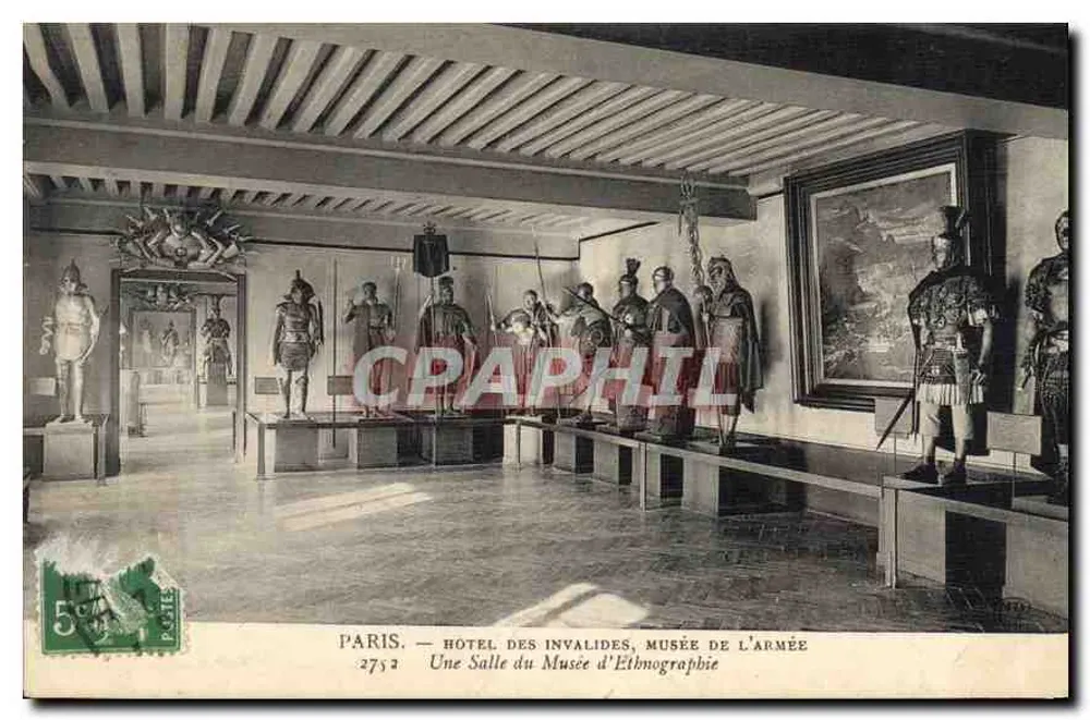 Paris — Hôtel des Invalides, Musée de l'Armée — Ein Zimmer im Ethnografischen Museum - Vorderseite