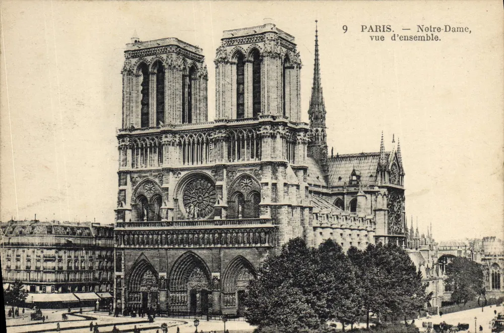 Paris — Notre-Dame, vista geral — editor desconhecido, n° 9 - Frente
