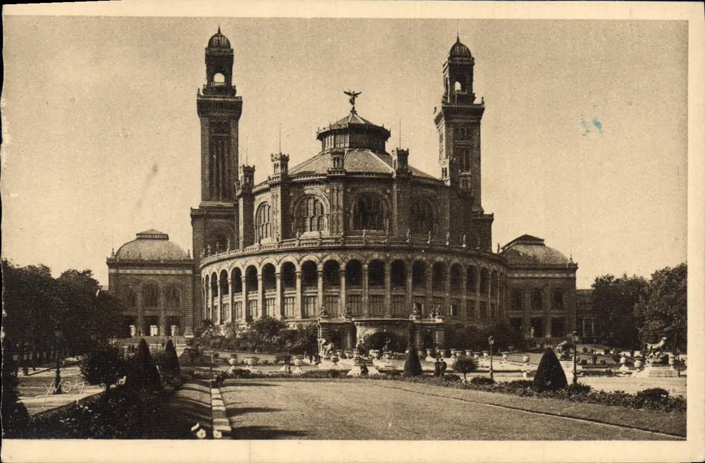 Palais du Trocadéro — Vue du bâtiment principal avec ses tours et sa façade circulaire — Édition YVON, Série 4 - Voorkant