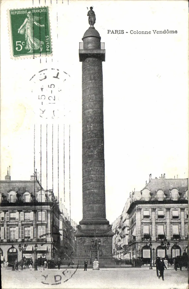 Paris - Coluna Vendôme — vista da coluna com estátua no topo — editor não visível - Frente