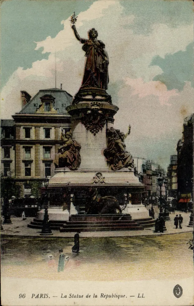 Paris — A Estátua da República — LL - Frente