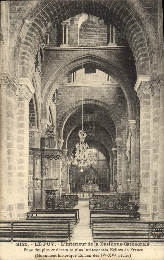 Le Puy - Innenansicht der Basilika-Kathedrale - Romanisches Denkmal aus dem 4. bis 15. Jahrhundert - Vorderseite