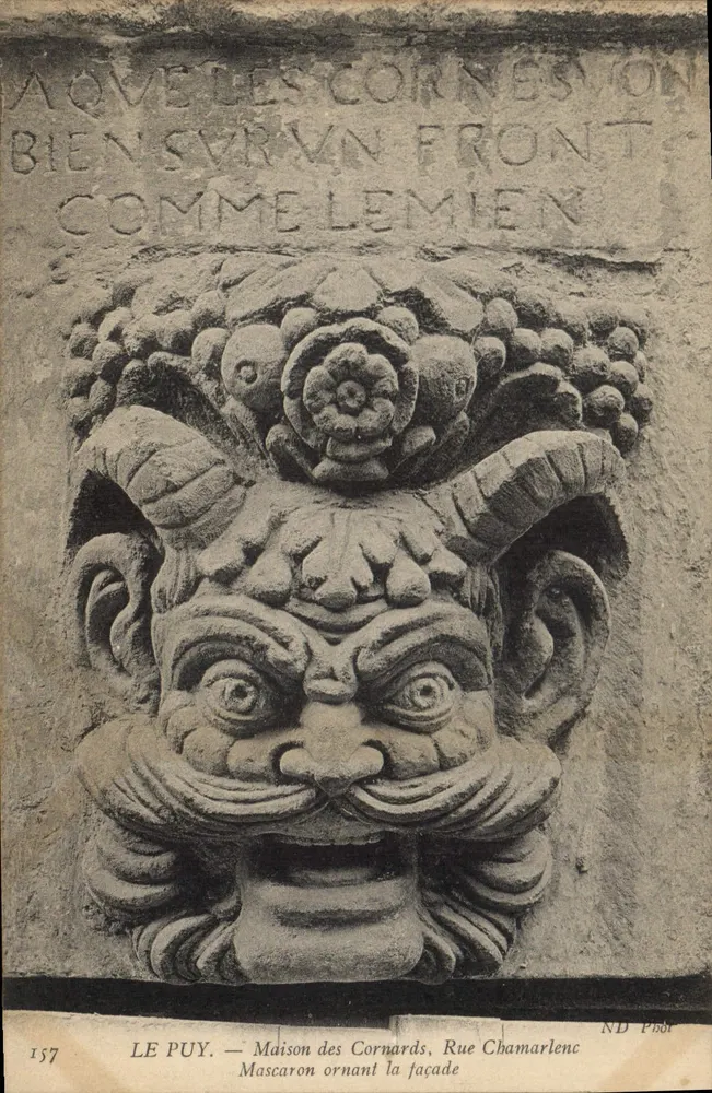Le Puy — Haus der Cornards, Rue Chamarlenc — Mascaron, der die Fassade ziert - Vorderseite