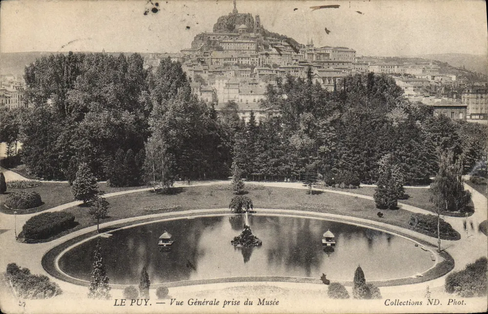 Le Puy — Algemene uitzicht genomen van het museum — Collecties ND. Phot. - Voorkant