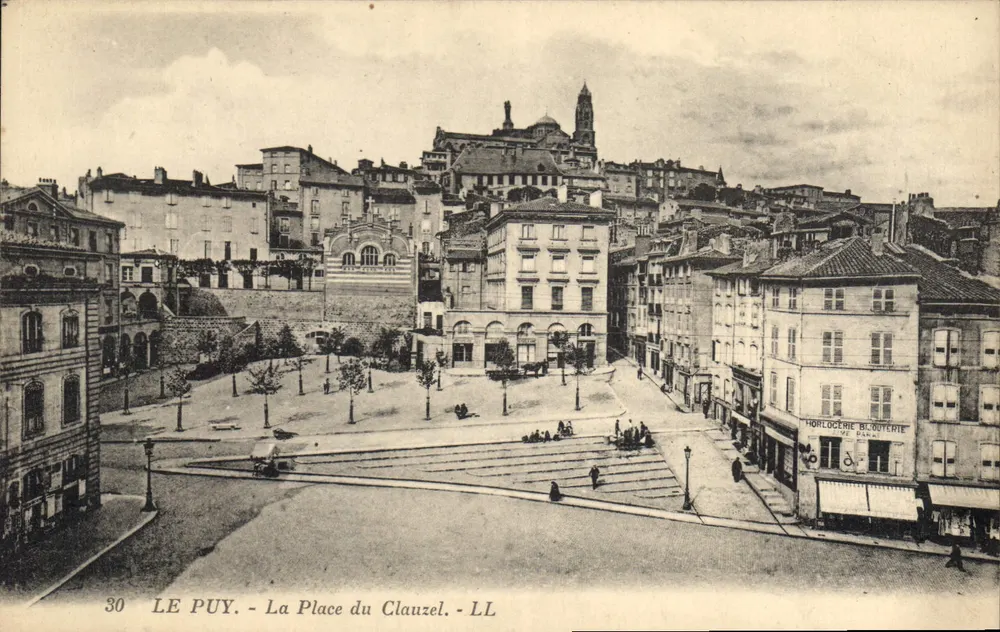 Le Puy - A Praça do Clauzel — vista panorâmica com editor LL e n° 30 - Frente