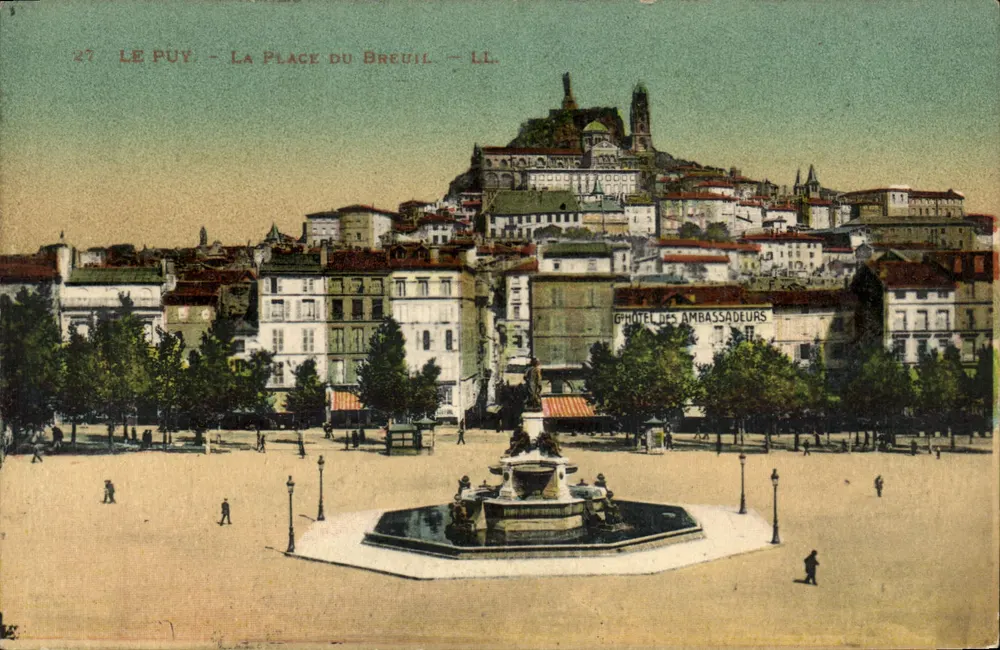 Le Puy - La Place du Breuil — vista panoramica con fontana e hotel des Ambassadeurs — LL, n°27 - Recto