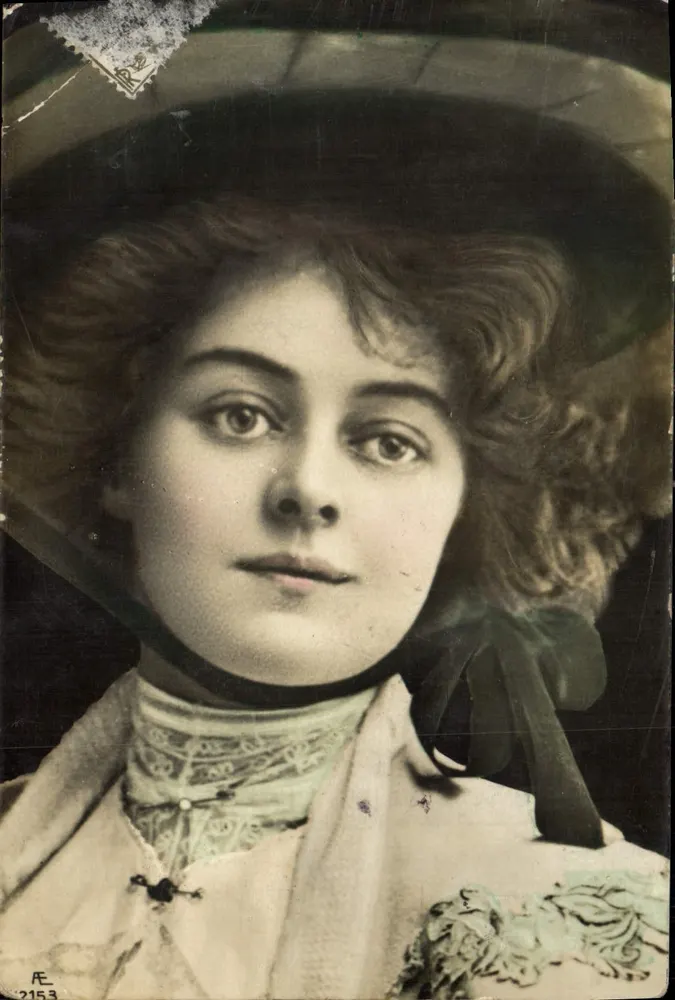 Portret młodej kobiety — wydawca AE, nr 2153 - Awers