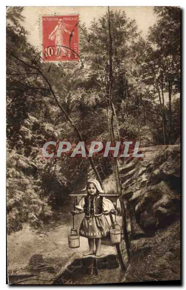 Menina carregando baldes em um paisagem florestal — editor não visível, número de série ilegível - Frente