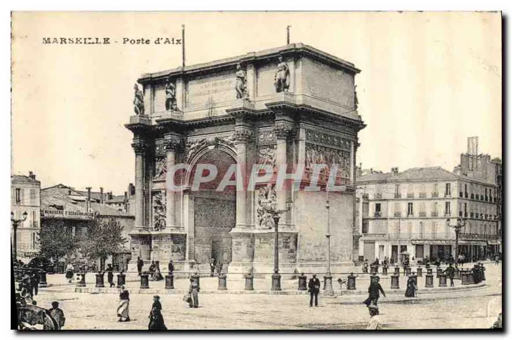 Marseille - Porta d'Aix — vista do arco do triunfo com pedestres e edifícios circundantes - Frente