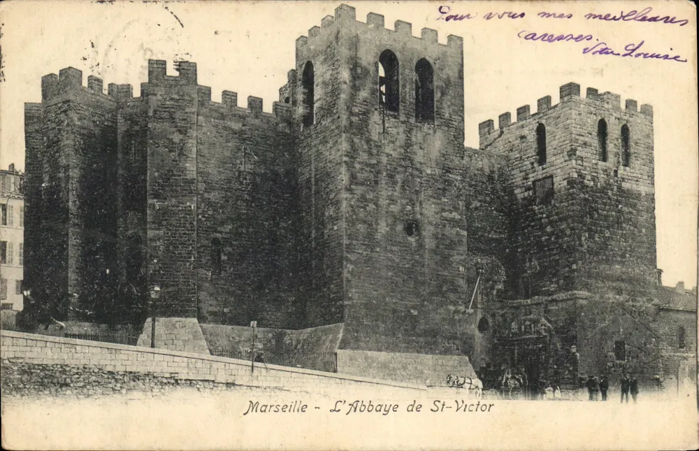 Marseille - A Abadia de São Vicente — vista da abadia com torres e sino - Frente