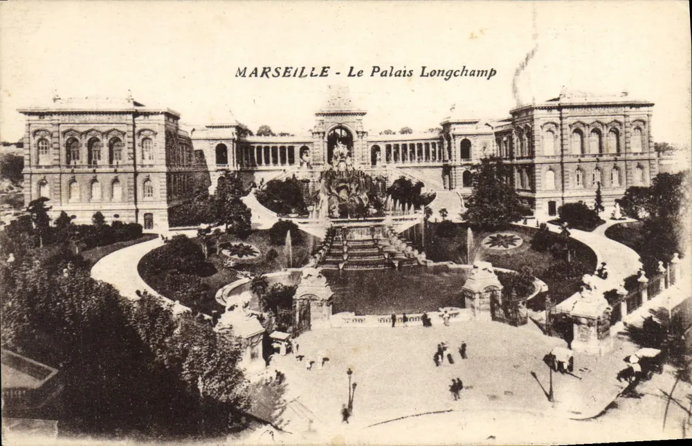 Marselha - O Palácio Longchamp — vista do jardim e da fonte - Frente