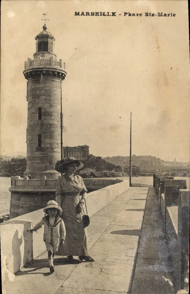 Marseille - Farol de Santa Maria — vista com mulher e criança — editor desconhecido - Frente