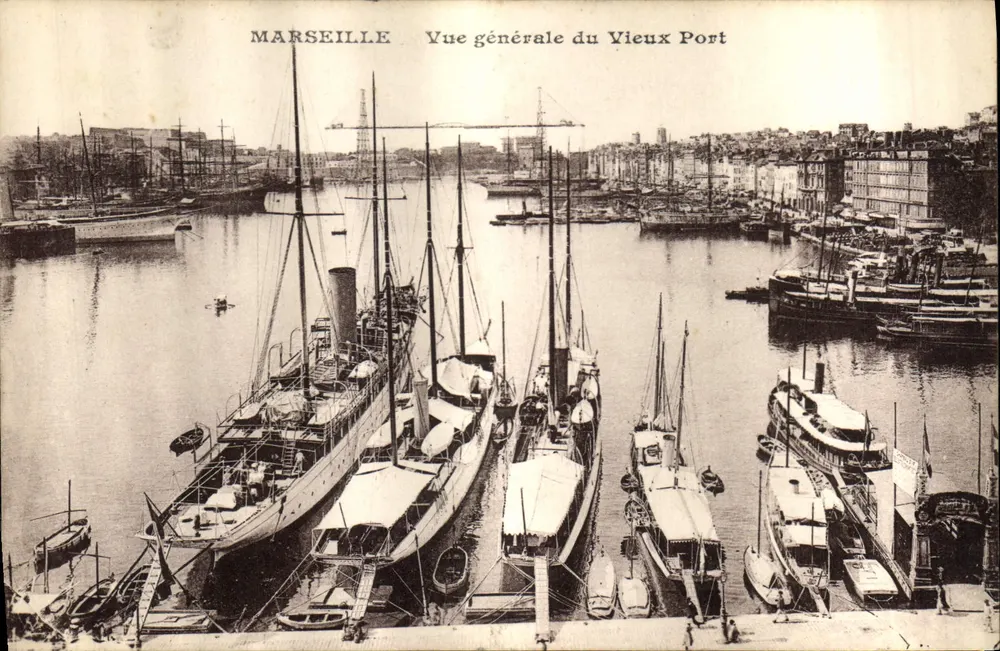 Marseille — Allgemeiner Blick auf den Vieux-Port — Ansichtskarte - Vorderseite