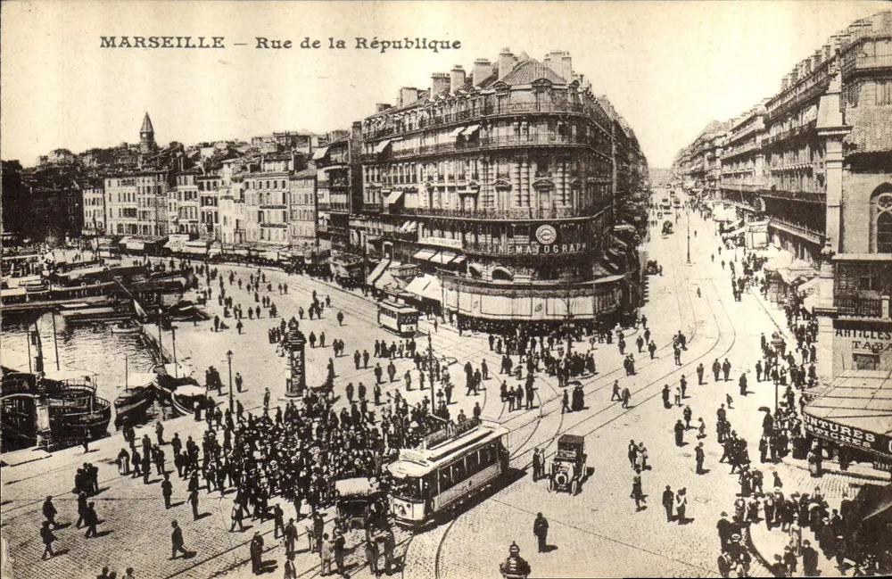 Marselha — Rue de la République — Cinémas Ographe - Frente