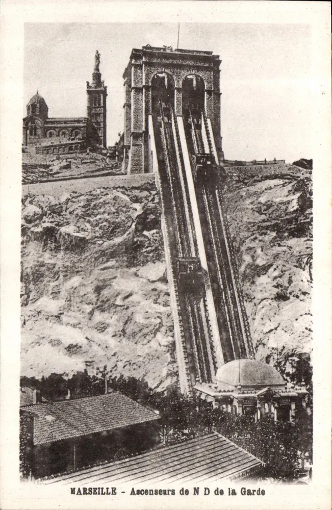 Marseille - Aufzüge der Notre-Dame de la Garde - Vorderseite
