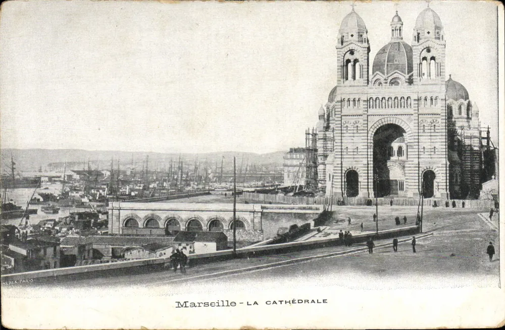 Marselha - A CATEDRAL — vista do porto e da catedral em construção — editor Mercier, Paris - Frente