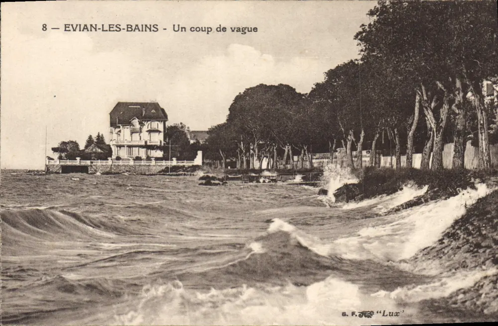 EVIAN-LES-BAINS — Um golpe de onda — s. F. Lux, n°8 - Frente
