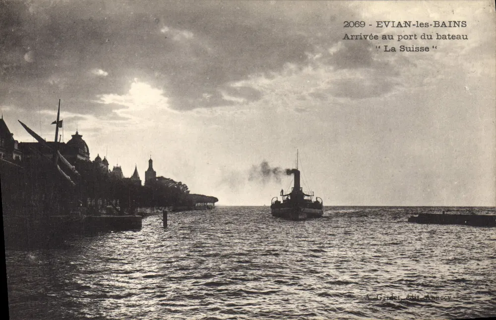 Evian-les-Bains — Ankunft am Hafen des Bootes "La Suisse" — Verlag Gardet, n° 2069 - Vorderseite