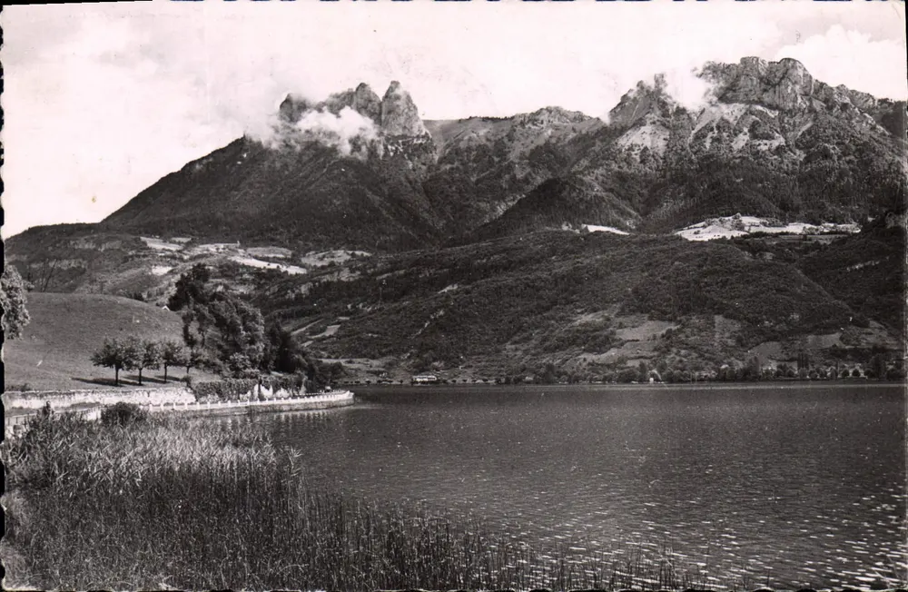 Lago d'Annecy — Vista del lago e delle montagne — Edizioni del Castello di Savoia - Recto