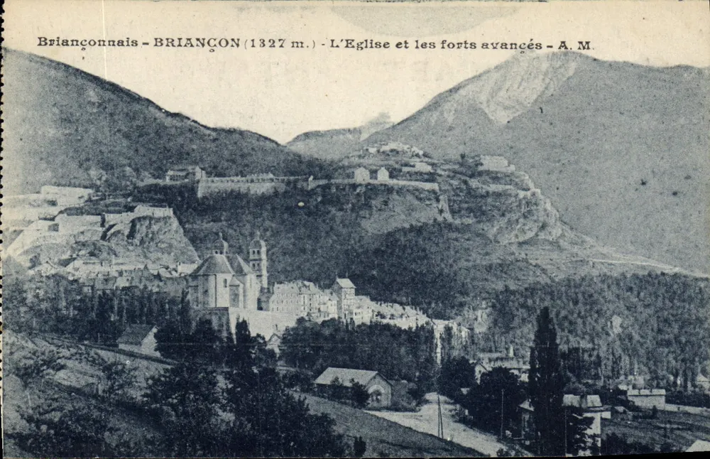 BRIANÇON (1327 m.) — A Igreja e os fortes avançados — A. M. - Frente