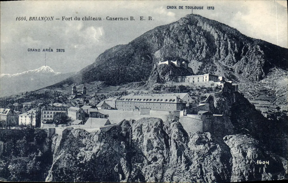 BRIANÇON — Forte do castelo - Casernas B. E. R. — Cruz de Toulouse 1973 - Frente