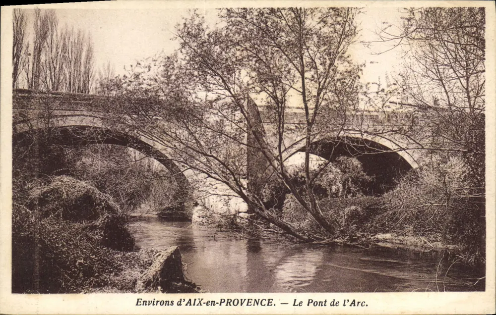 Arredores de AIX-EN-PROVENCE — O Ponte do Arco - Frente