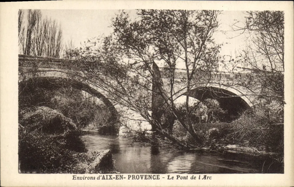 Arredores de AIX-EN-PROVENCE — O Ponte do Arco - Frente