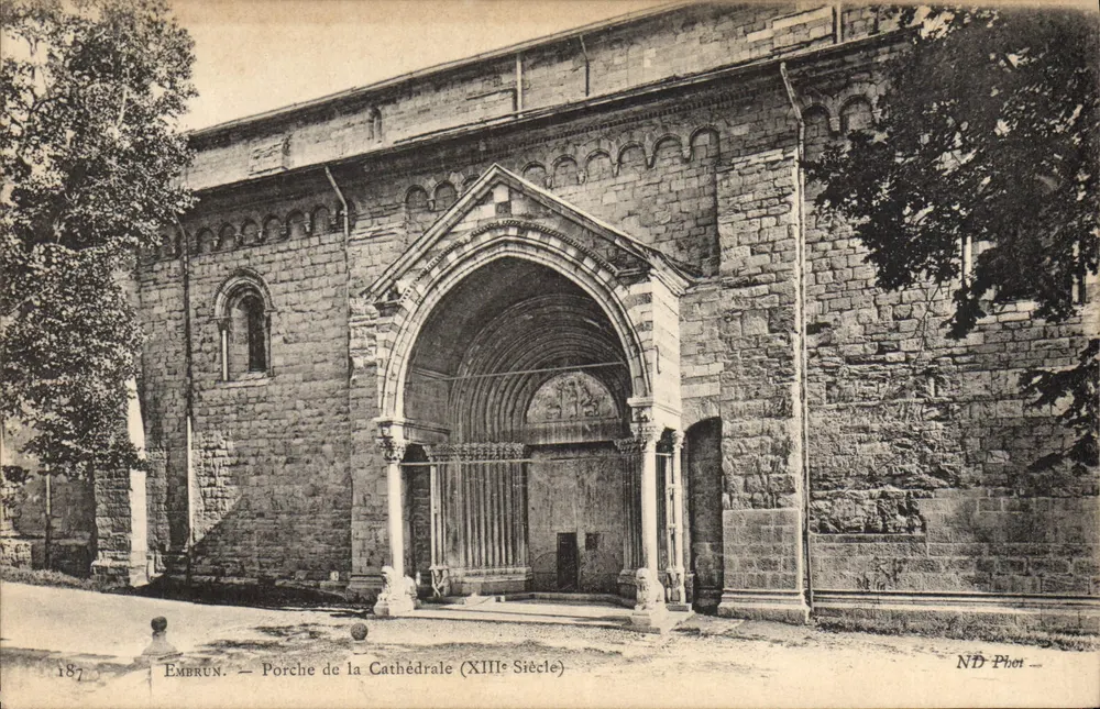 Embrun — Portal da Catedral (Século XIII) — NB Phot - Frente