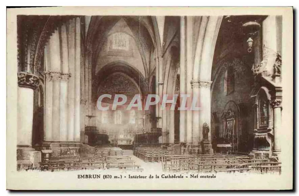 Embrun (870 m.) — Interior da Catedral — Nef central - Frente