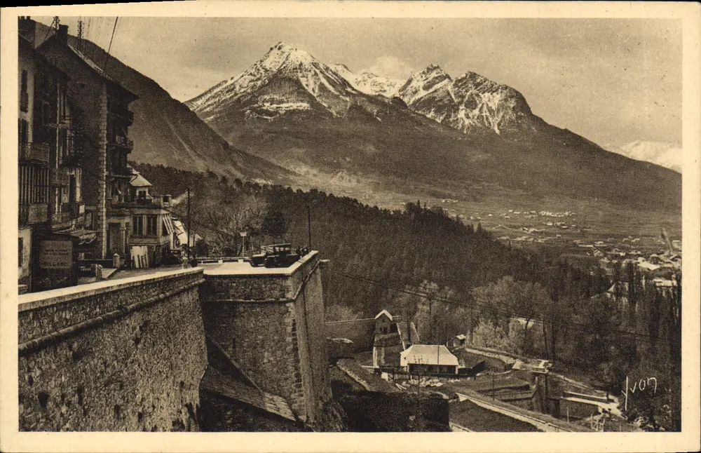 BRIANÇON (Hautes-Alpes) — Die Mauern — Les Éditions d'Art YVOY, Paris - Vorderseite