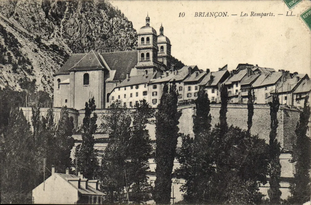 Briançon — Les Remparts — LL. — Éditeur LL. - Frente