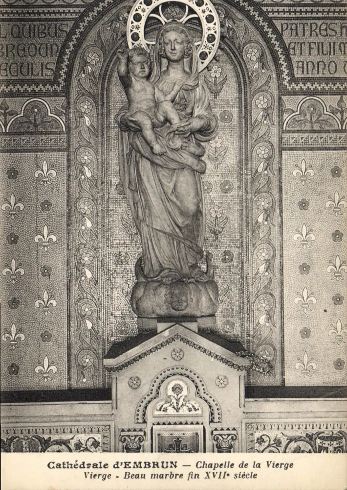 Kathedrale von Embrun — Kapelle der Jungfrau — Statue der Jungfrau aus dem 17. Jahrhundert - Vorderseite