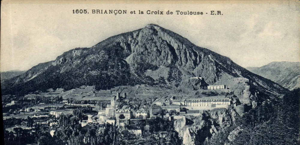 BRIANÇON e a Cruz de Toulouse — vista panorâmica — E.R. - Frente