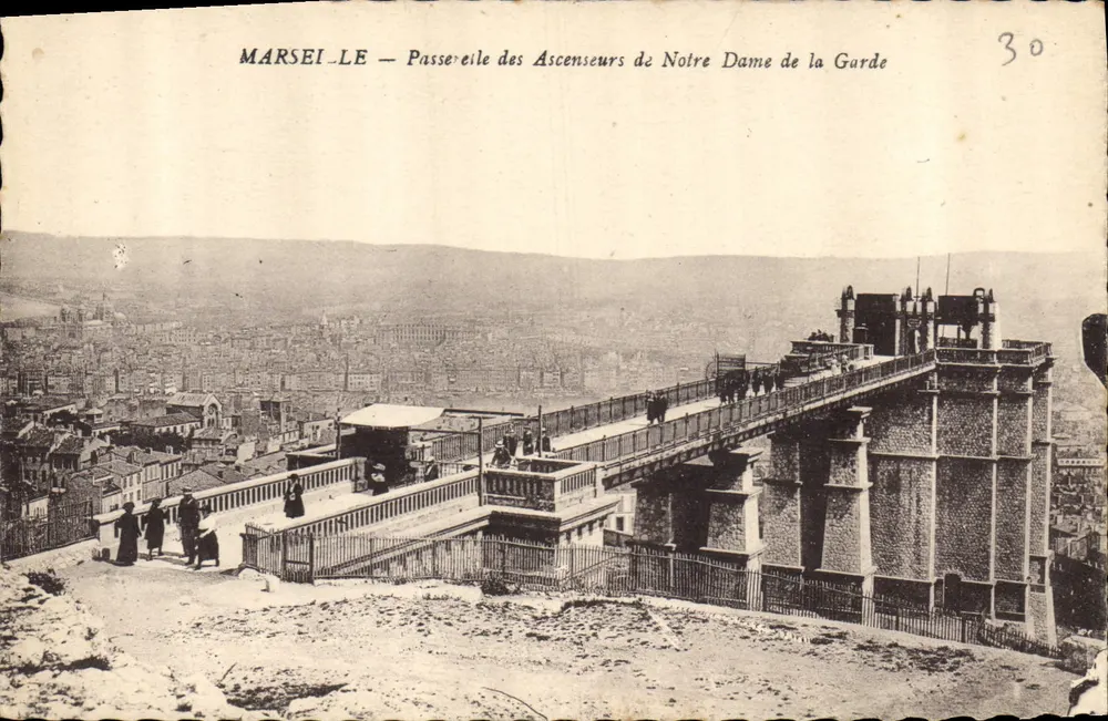 Marseille — Brücke der Aufzüge der Notre Dame de la Garde - Vorderseite