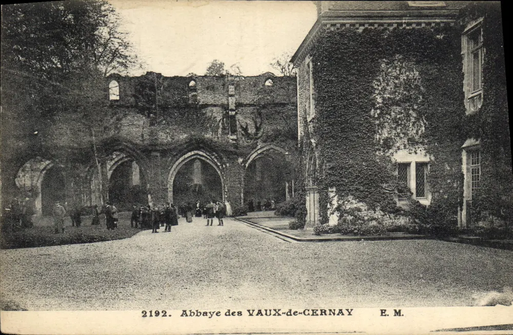 Abadia dos Vaux-de-Cernay — ruínas e edifícios cobertos de lierre — E.M. n°2192 - Frente
