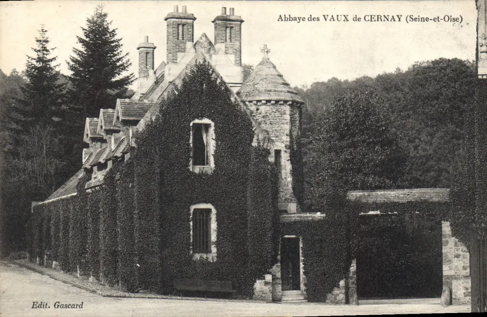 Abbazia dei Vaux de Cernay (Seine-et-Oise) — vista dell'edificio coperto di edera — Edit. Gascard - Recto