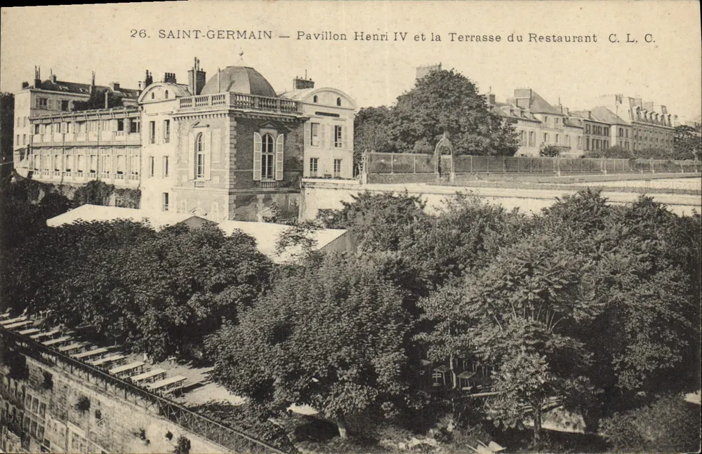 Saint-Germain — Pavillon Henri IV und die Terrasse des Restaurants C.L.C. - Vorderseite