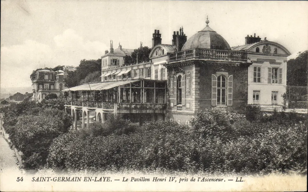 Saint-Germain-en-Laye — Das Pavillon Henri IV, vom Aufzug aus gesehen — LL - Vorderseite