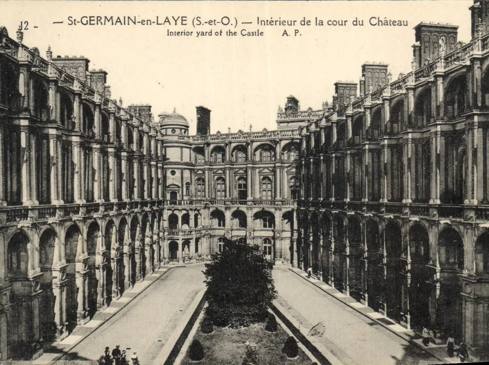St-GERMAIN-en-LAYE (S.-et-O.) — Innenansicht des Schlosshofes — A. P. Nr. 12 - Vorderseite